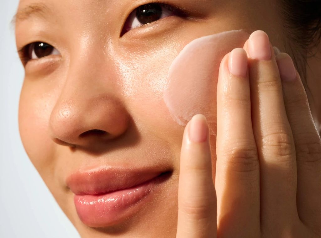 1c097990-e62b-4251-a166-b47e80754fd3_1758858162 moisturizer hero image.jpg