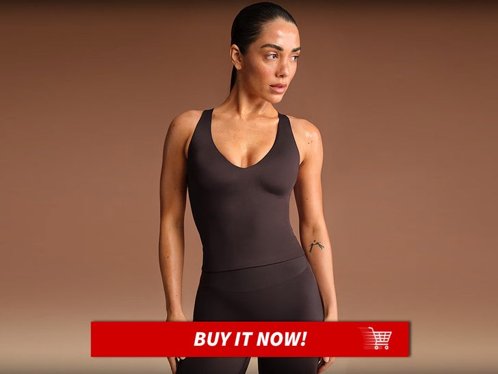 5b9886efdc03458ba34f2b8a41f40a48_md V-Neck-Top-Skims-X-Nike-MAIN