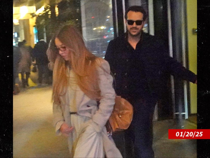 004363dd75964312895629aab6384c70_md sydney sweeney jonathan davino sub splash news swipe