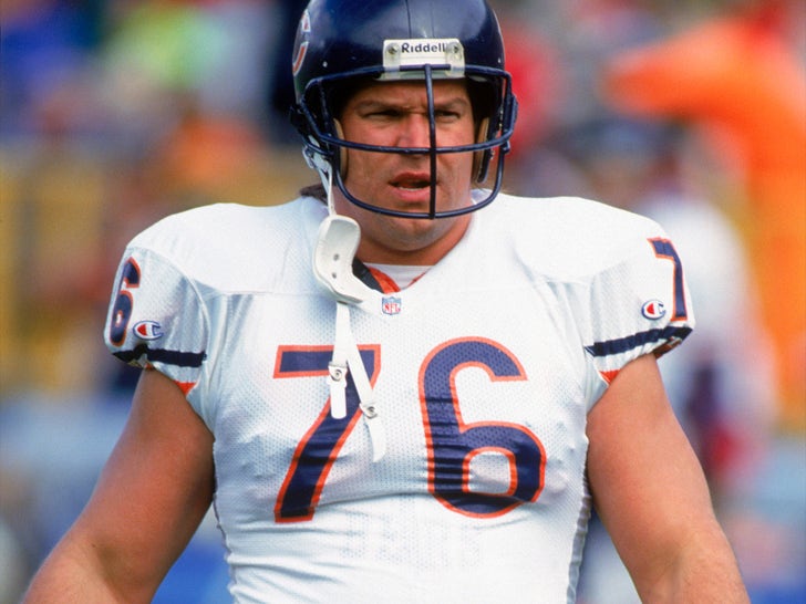 00831c7834d74f1aa5cdf4e7c5e8e829_md Steve McMichael On The Field