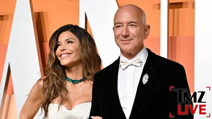 00d31bc976b94b65b195487331196134_md jeff_bezos_lauren_sanchez_venice_arrival_kal