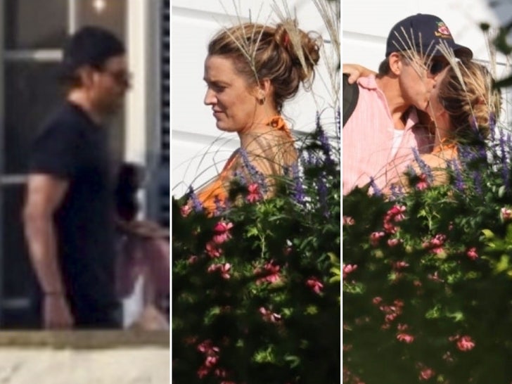 0110b74891624b73ac2d940d183a4e58_md Celebs Show Up to Taylor Swift's Rhode Island Beach Home