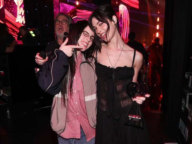 019e9cebedbf4a9eba7d3e6e98e1f1a4_md billie eilish getty 1