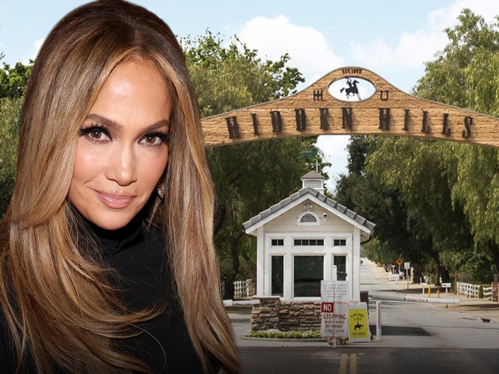 02024e554c1f4fcab6ac083260da8428_md jennifer lopez hidden hills getty 2