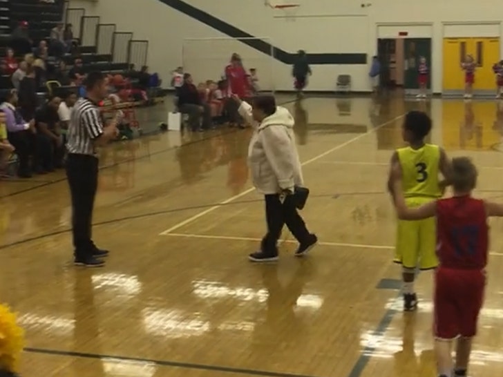 03f66db47b3a4ab0822d743a9f962320_md 032825-woman-basketball-court-4