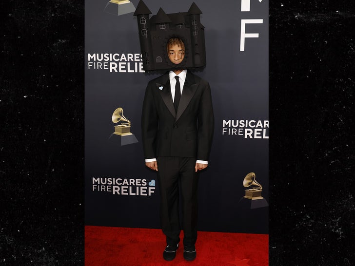 055dc9d89ee14d4e81a62f13e80d8eed_md 0202-grammy-awards-fashion-photos-primary-2