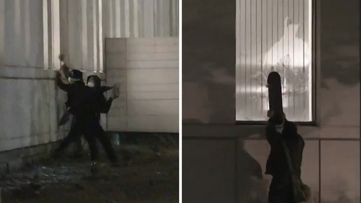 060925_lapd_windows_smashed_kal