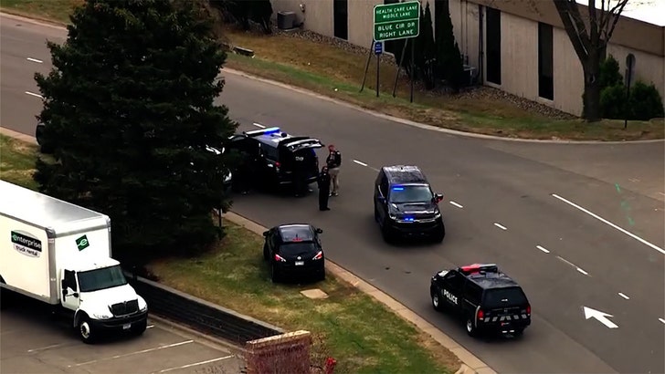 06dea3a7a5424163b19607ea7a89436b_md united-healthcare-police-kal-04-14-2025