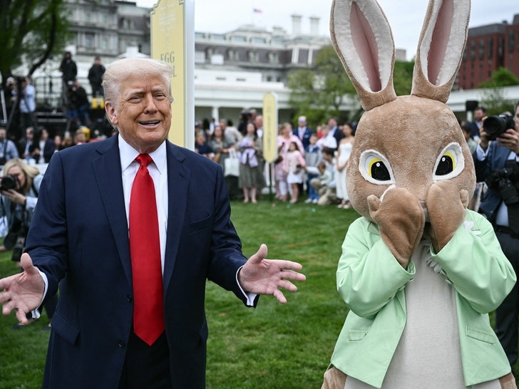 07b5c0d3522b4b95a1aacdebbfcca803_md Donald Trump With The Easter Bunny At The White House