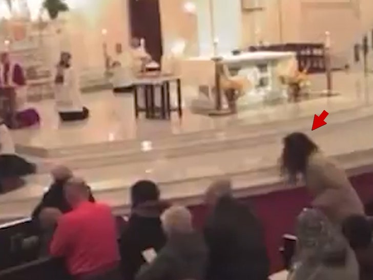 07d02d72ffbc4852881fa560addd3a0f_md 020625-priest-attacked-approach