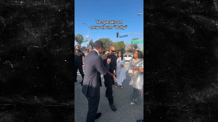 07d5a0d7f51d4751ac47ceee64fa7a82_md 020325_don_lemon_carpet_1967886