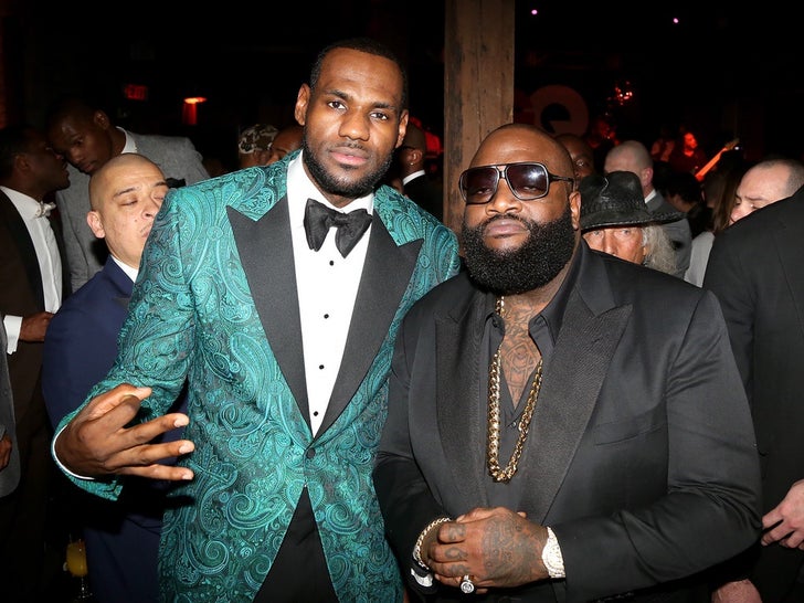 080fd2f634754379adfd36ad89a68f68_md LeBron James' Famous Friends