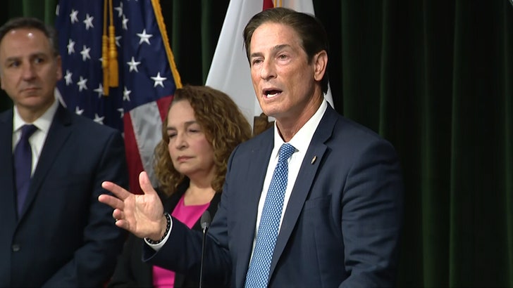 0877c02361c44c32a76b048c891723bc_md-3 022125_menendez_presser_kal