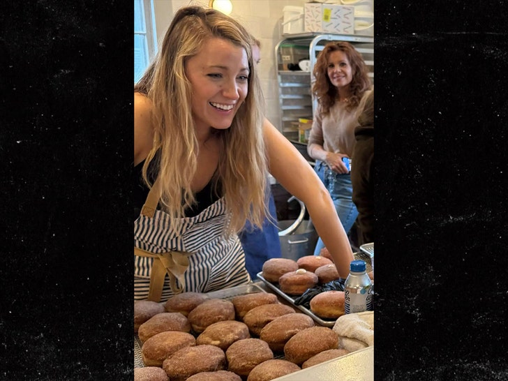 08acdfaf232540cab99d81243e95d71d_md blake lively making donuts x 1