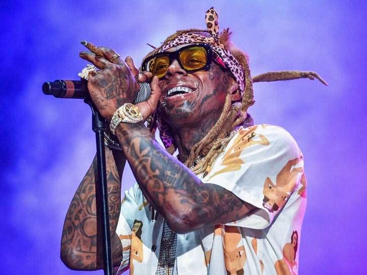 093760386db5498381e2fdfbfdd9e777_md Lil Wayne's Performance Photos