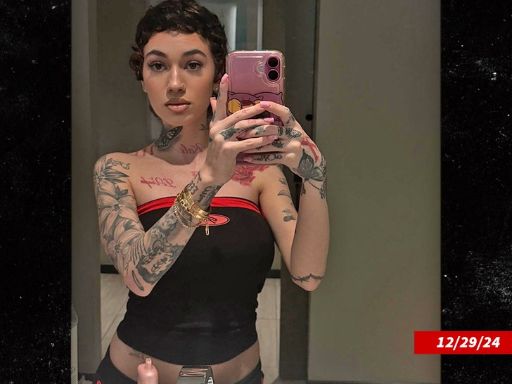 09ce60b9b63f4f3db486efbbe8b620a0_md Bhad Bhabie selfie