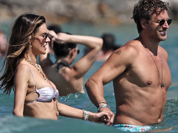 0711-Alessandra-Ambrosio-and-Buck-Palmer-Ibiza-SUB-1
