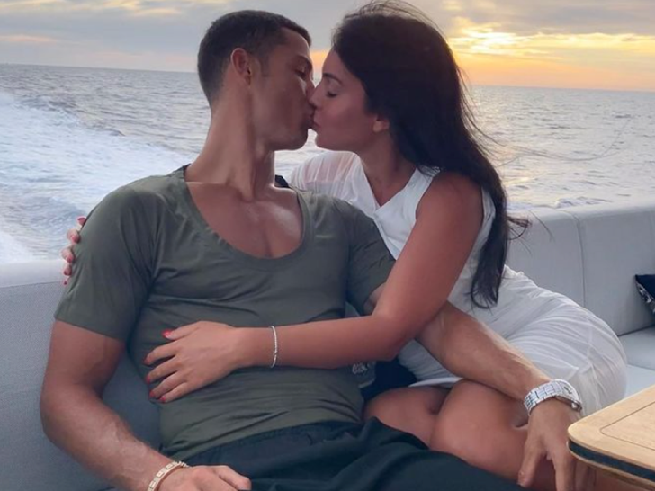 0ba4dd8793ca4930bc65cb01011ce8ae_md Georgina Rodriguez and Cristiano Ronaldo Together