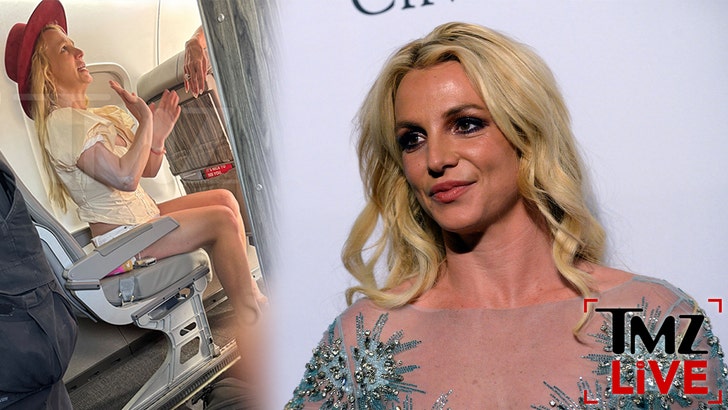 0e0241d260df4a05a2e22453938799d0_md 052325_tmz_live_britney_kal