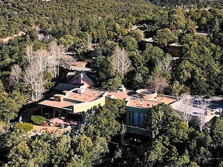 0e46b31ba99c4c5d98593a70acfcb1ab_md gene hackman house