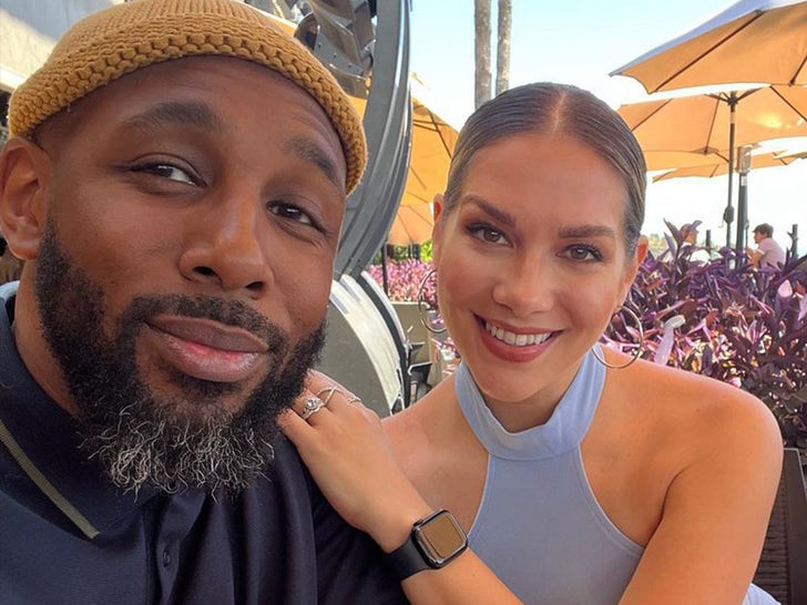 0e7e6bba260449b5987af6bbc7d66fef_md DJ Stephen 'tWitch' Boss and Allison Holker Together
