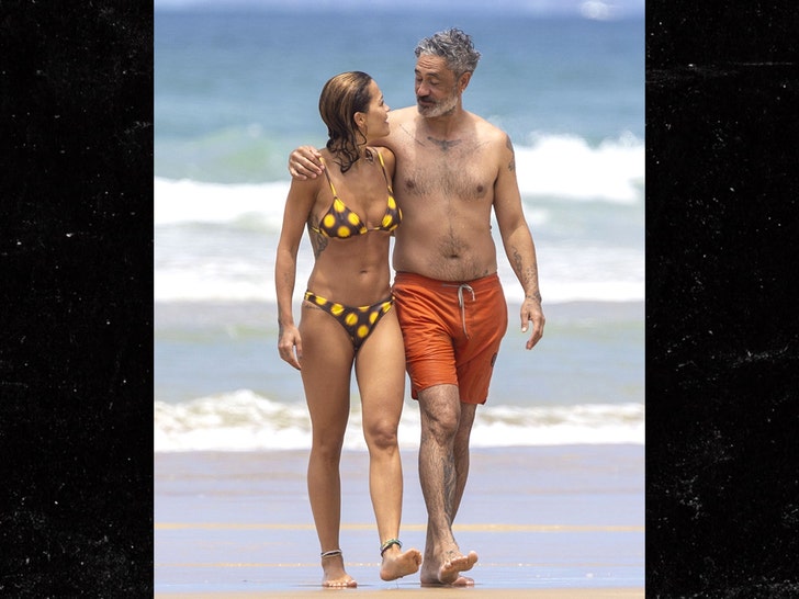 0e951a8dc22143aea003a74fc5eee182_md Rita Ora and Taika Waititi Share a Kiss on Gold Coast Beach
