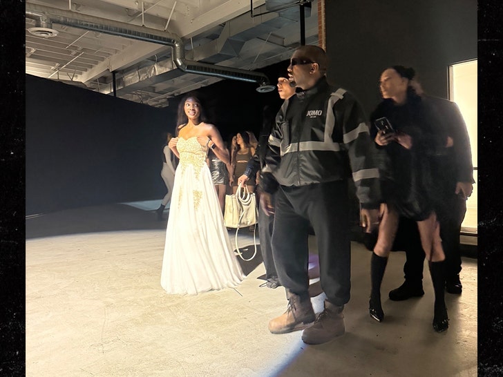 0f7111f080184f2fbe32d40d6dc655be_md kanye west