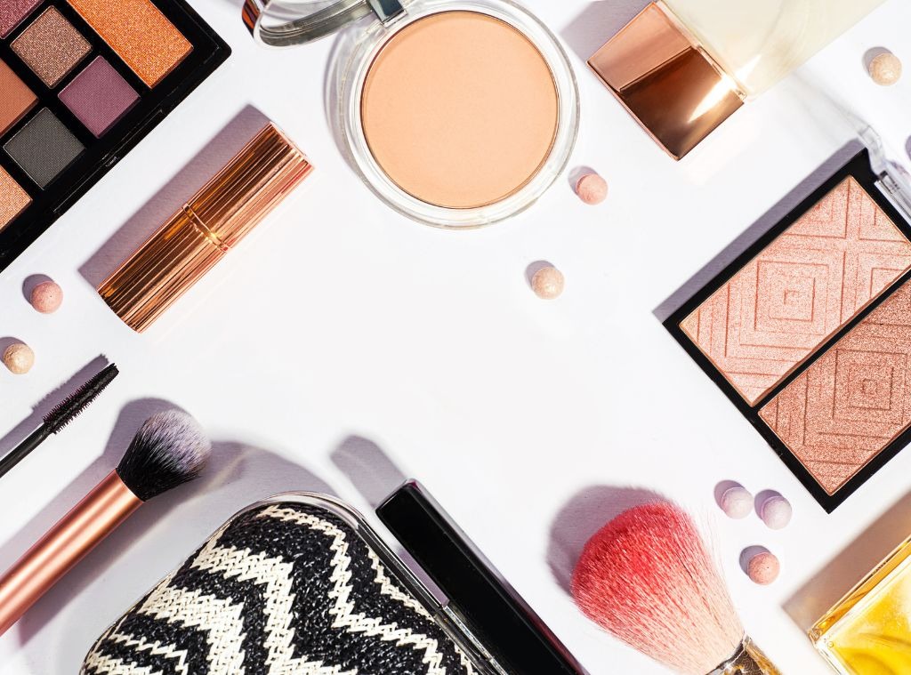 12adf8c4-4a71-4fc4-99e3-da0a1d79cc44_1752511590 hotweathermakeup hero image.jpg