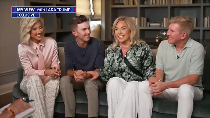 12e4a90f9cbe4c9985d2b5528634bdb2_md chrisley-family-kal-06-24-2025
