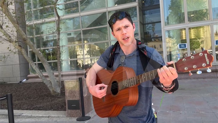 138167c0f2314e37a7c556590ccfae7f_md menendez-bros-busker-04-11-25