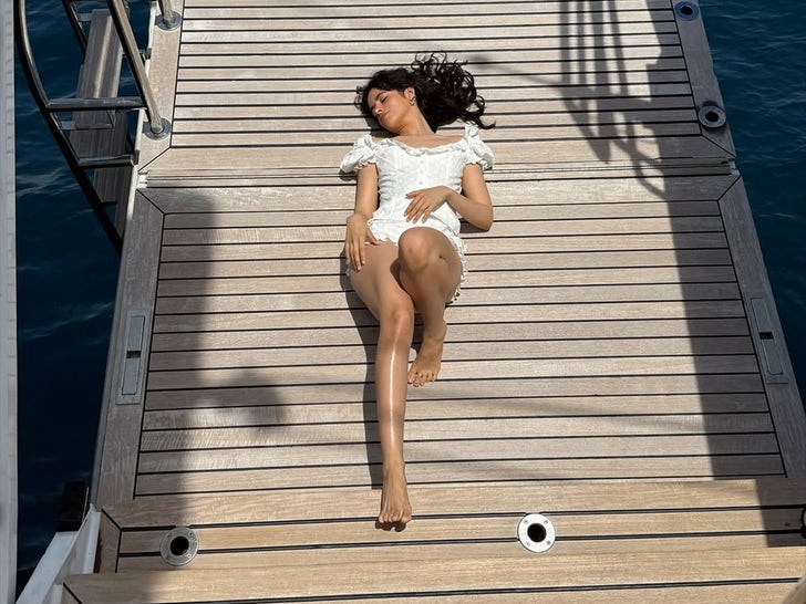 0519-Camila-Cabello-France-SUB-12