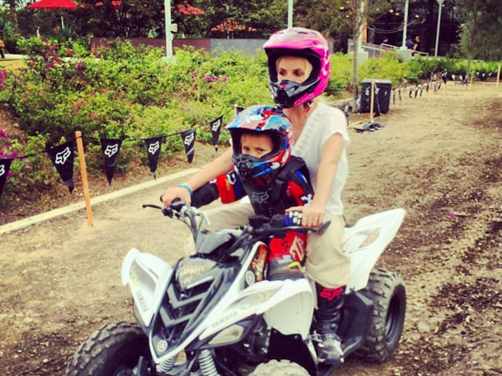 167287e49ba453d29edd961d491a1b71_md Off-Road Daredevils -- Stars on ATVs