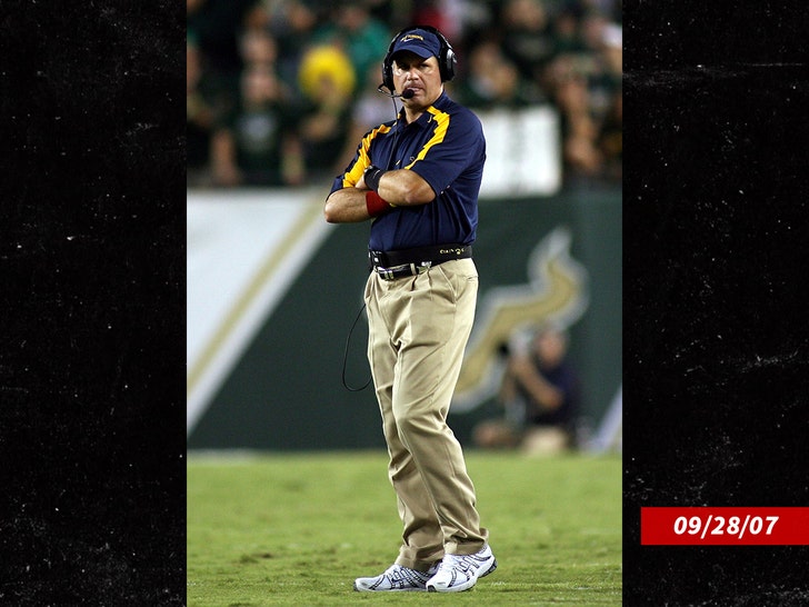 170f54fa12874f5fa6aa6210975e0399_md West Virginia's Rich Rodriguez