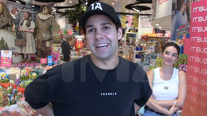 17cd9ca7862b4bc48c747945903a9b32_md 091125 david dobrik kal.jpg