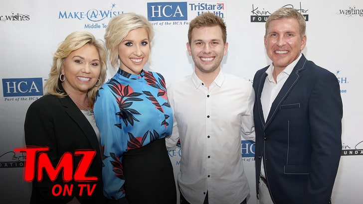 19095f0e2a5c4ea98b9a48a87fa79498_md chrisley