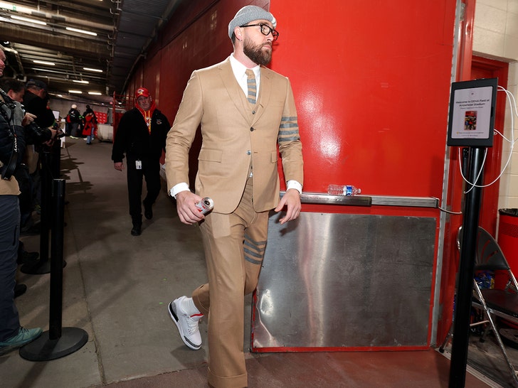 19957e1167244599823e2c53dbb936a8_md travis kelce