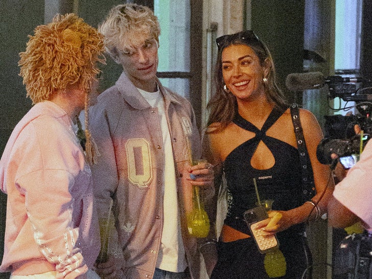 1ab97ec845214f7db2757d8b22b7829d_md Brianna LaPaglia Parties in New Orleans With Pals Ahead of Super Bowl