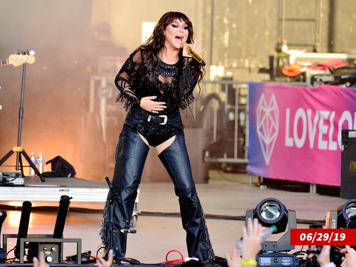 1ba27bb945f64f7cbcec38c04bc41a7f_md 0706-kesha-loveloud-festival-getty
