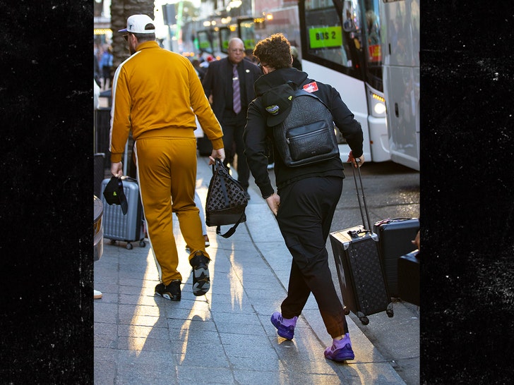 1bf46789fb494951bebe6182ffba271a_md patrick mahomes and travis kelce the image direct 1