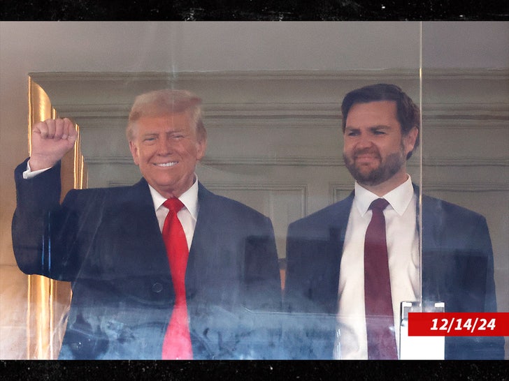 1c5107eacc564ad38d3a678215f2f32c_md donald trump jd vance army navy football game