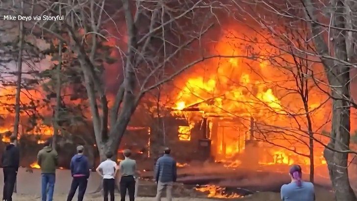 1dcf8a3ff68a48d39709159bf8673a4f_md 033025_house_fire_plane_crash_kal