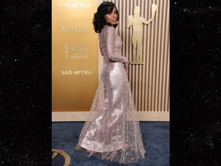 1eb5d7457b814ac39a92cec050bac55f_md 0223-screen-actors-guild-SAG-awards-2025-arrivals-fashion-photos-primary-3