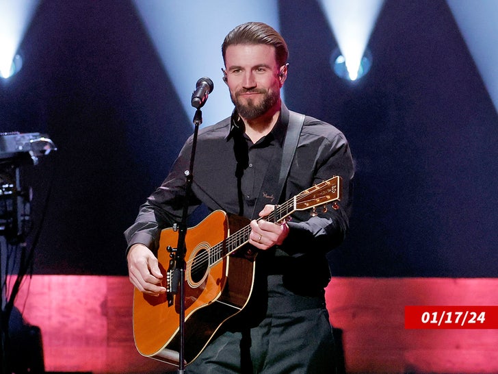 1f9097e2963a4d9e98ab13d5f6b5135c_md sam hunt getty sub swipe sing perform