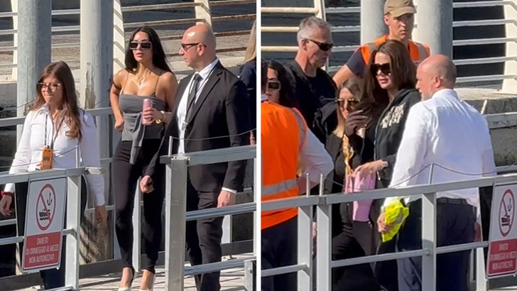 2067fa7d1d5646c788e2695dd134ecba_md kim-khloe-kardashian-venice-kal-06-29-2025