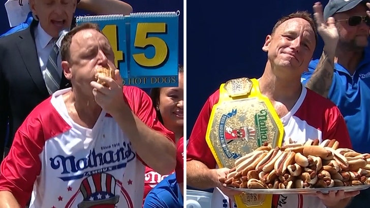 208eb8e45da44e41b0392fdb9d3836e7_md 070425_nathans_hot_dog_mens_kal