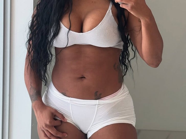 232e71b8c9c2428d9f999307b88d9c7b_md Joseline Hernandez Hot Shots