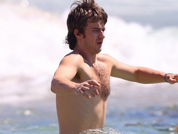 23f5b9a8a1cb41a89d2bd7f50f80e3d5_md 0212-Joe-Keery-Shirtless-Australia-sub-2