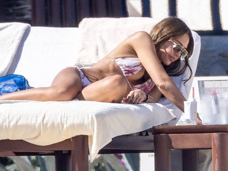 23fbdc14220a49cfb0604fe5bbc8c2d4_md Jessica Alba's Cabo Bikini Bod