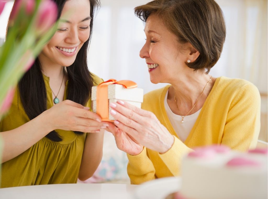 24255534-224d-4044-a7b3-1a93c62464ee_1745342159 shop_mother's day practical gifts_hero.jpg