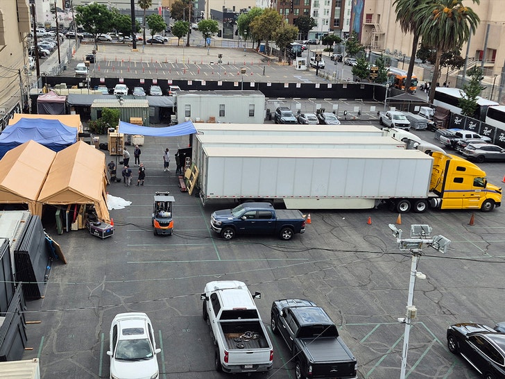 244c11aff163432688b3b8b30bfa7525_md Moving Trucks Outside Jimmy Kimmel Show